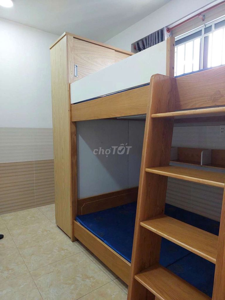 apartment, living room right next to Prince 2, spkt