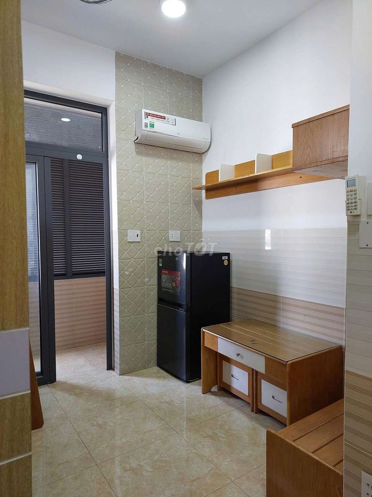 apartment, living room right next to Prince 2, spkt