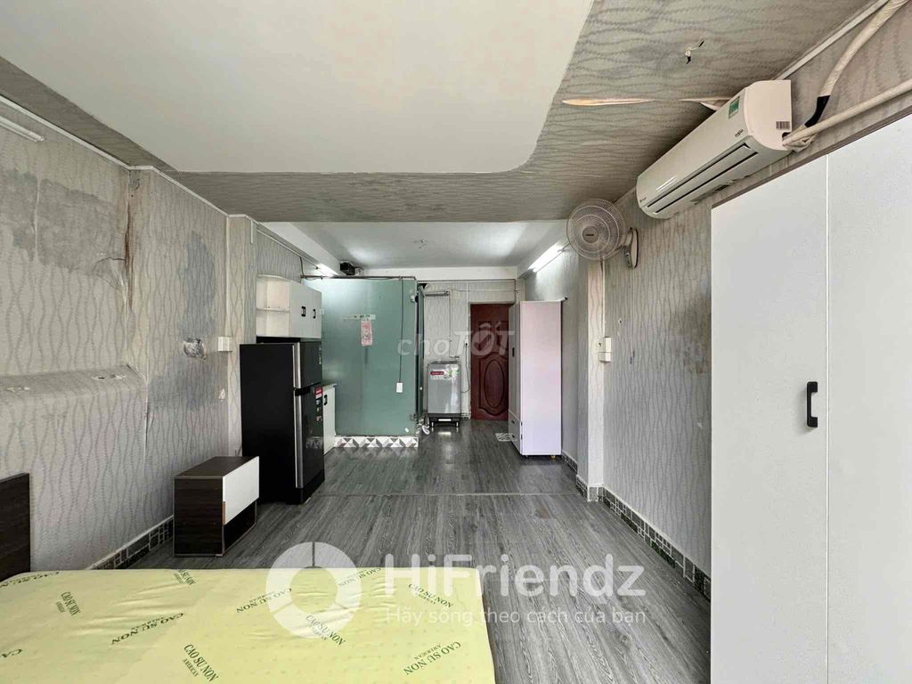 The LCUC's studio is located 30 meters, right at Nguyễn Trãi, 5th District Universitys.