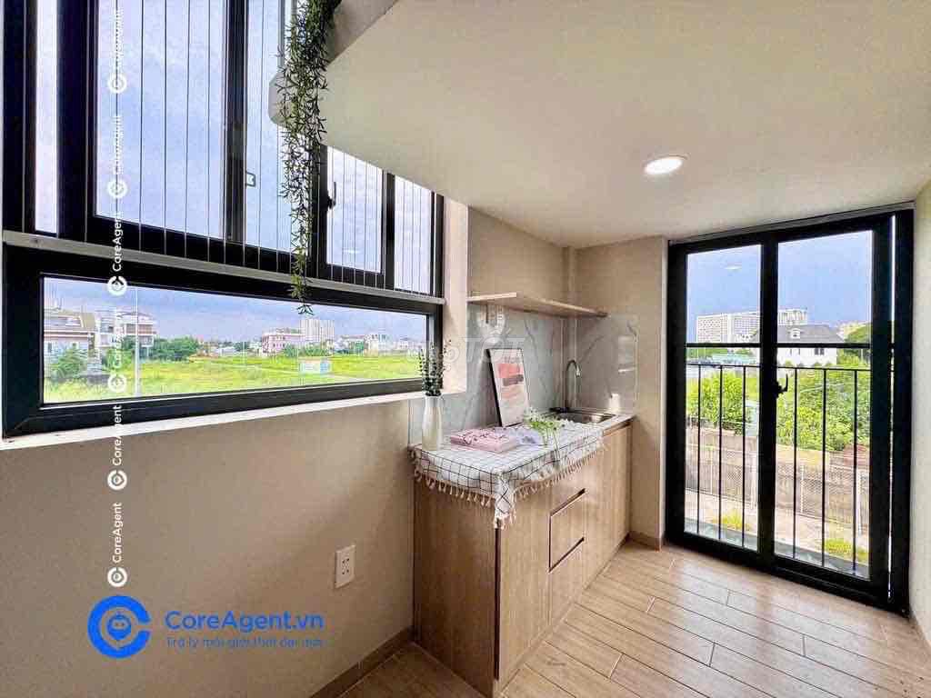 Rent a balcony, close to five dog cages.