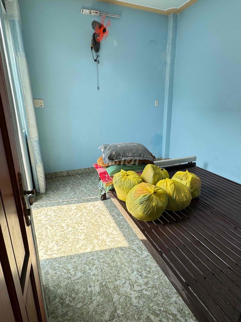 Rent the entire floor 1 - 2 bedroom - 4 balcony - 1 toilet
