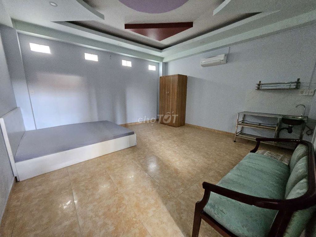 I'm the owner of the whole thing. 753 Hoàng Sa, 3rd District for 17 million a month.