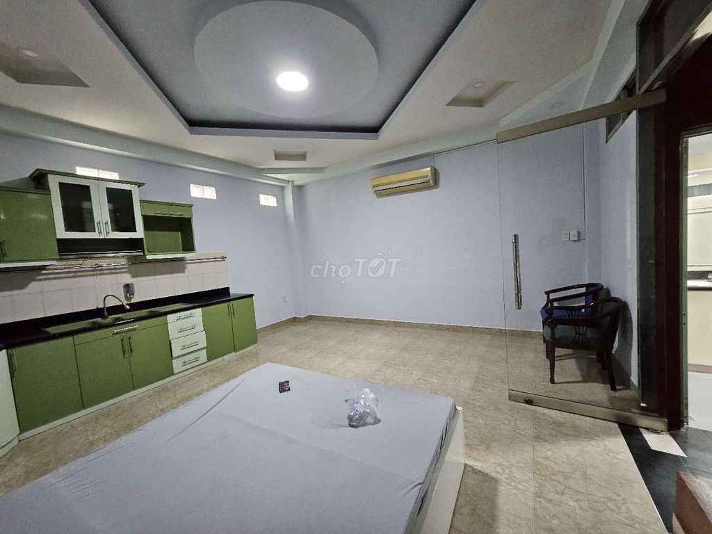 I'm the owner of the whole thing. 753 Hoàng Sa, 3rd District for 17 million a month.
