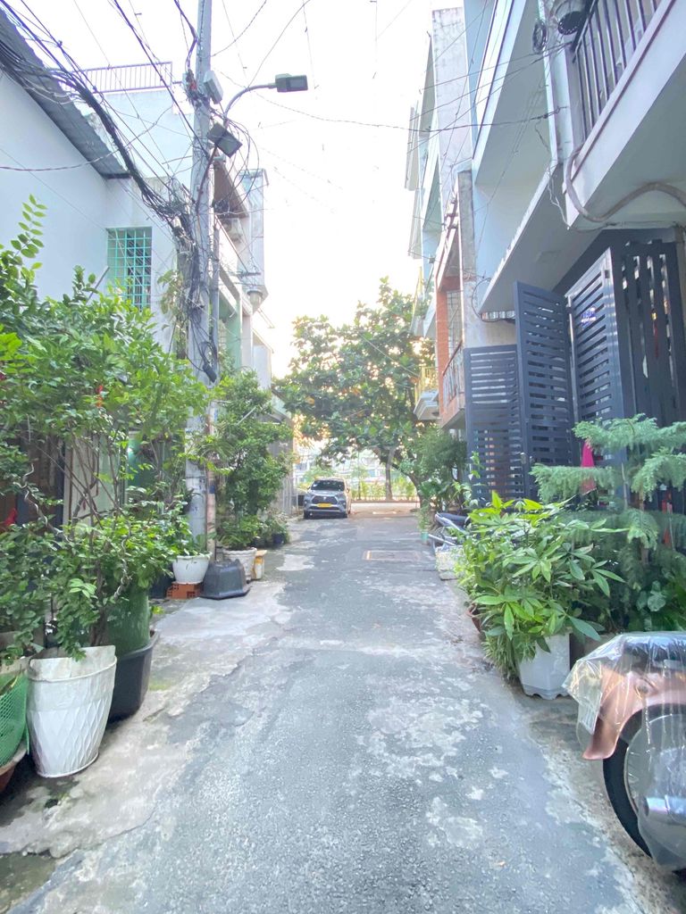 Rent Phạm Văn Chí District 611 million entire 3 story-30 m2 p.m. 3 toilets