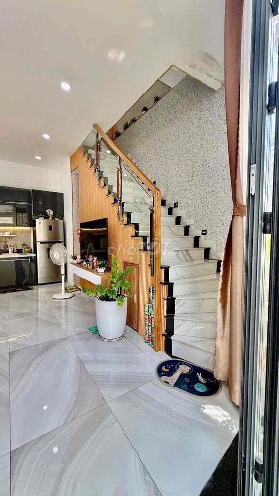 The new full interior is 40 meters 2 floors 3 bedroom 3 st Quang Trung toilet