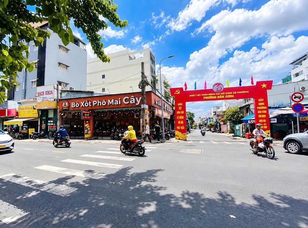 Rent building 2/70 Đồng Nai, District 10-- 11 M, 90 million.