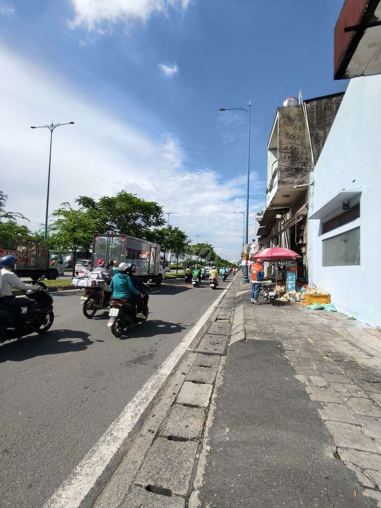 Rent a cash car for Võ Văn Kiệt, 6–476 M2, 17 x28 meters.