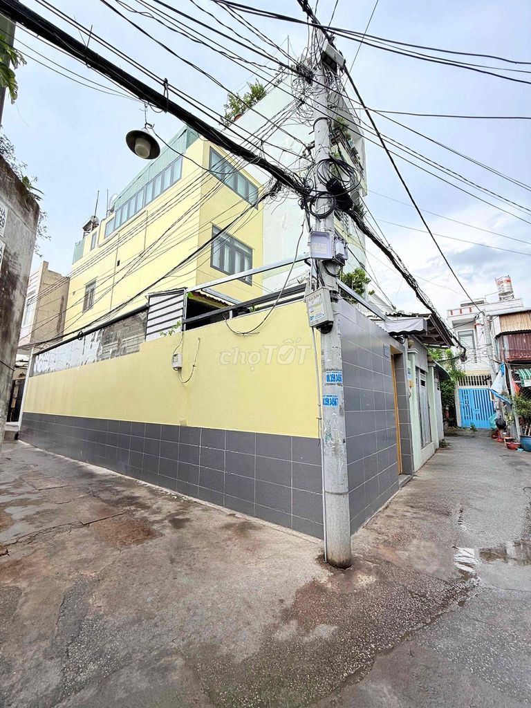Rent a new three-story corner.