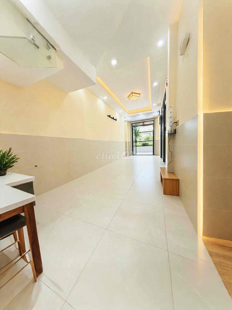 Rent a new three-story corner.