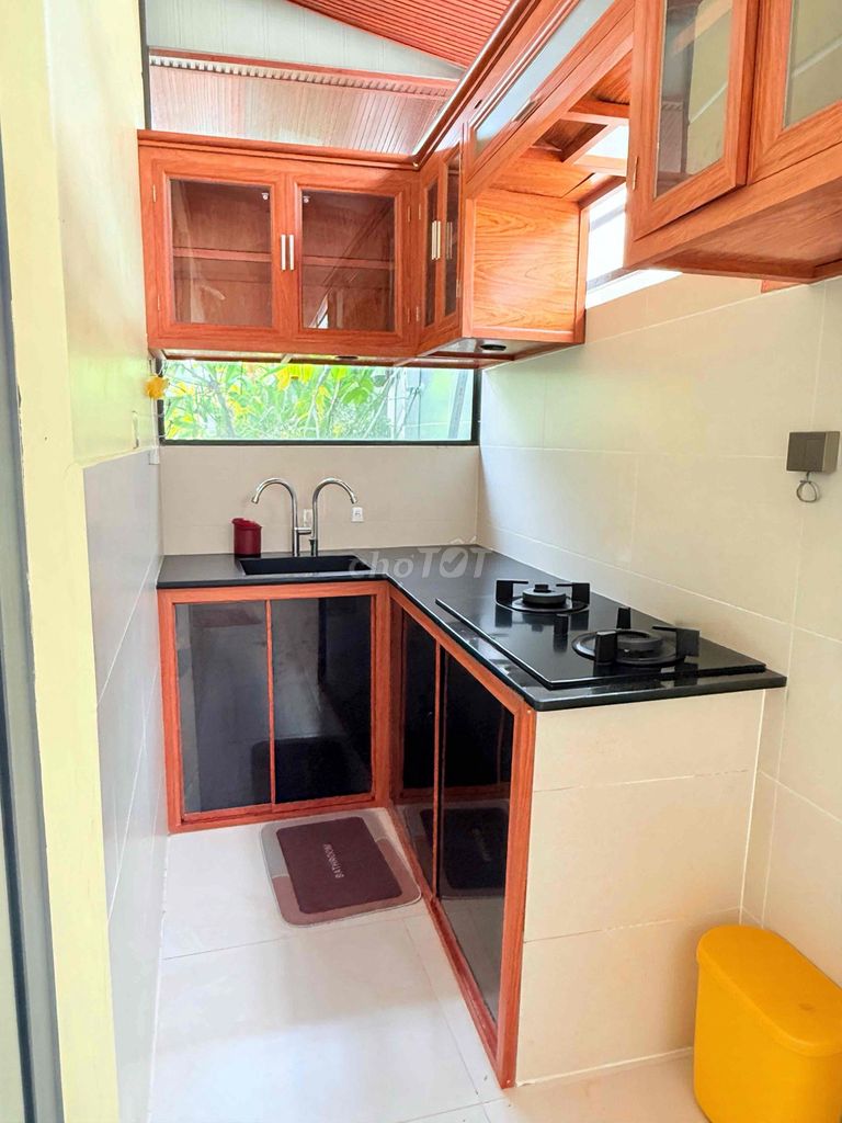 Rent a new three-story corner.