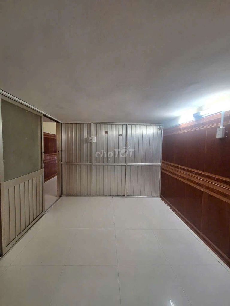 Trần Hưng Đạo-7.5-420 County. One back. Three bedrooms. Two clean toilets.