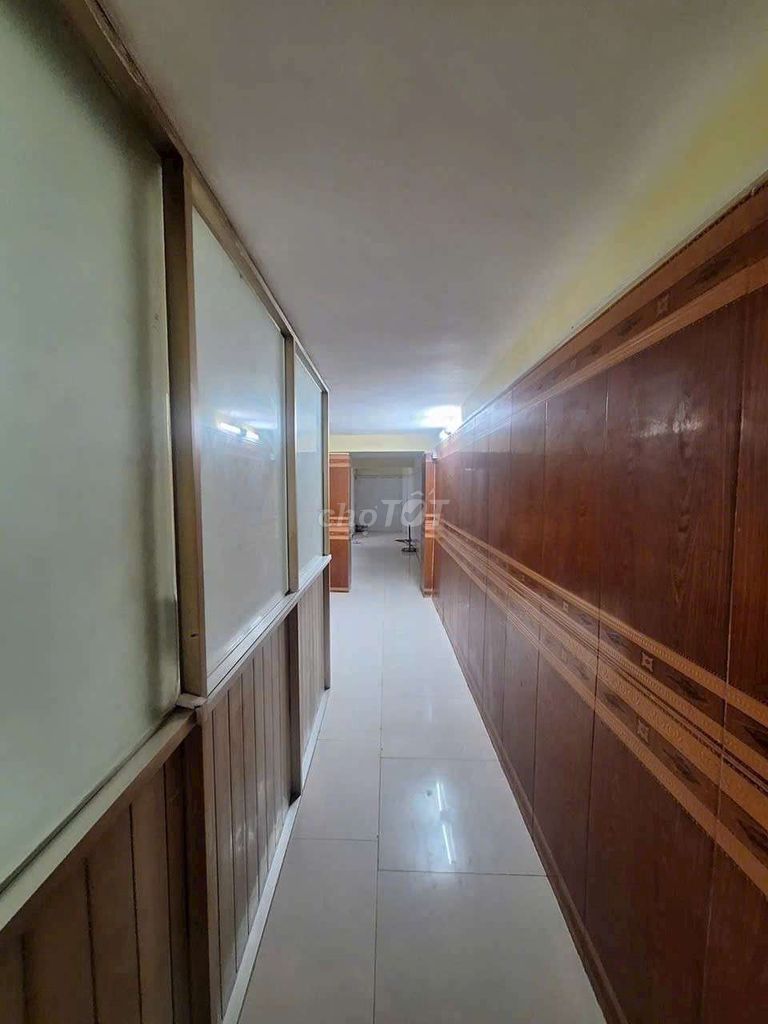 Trần Hưng Đạo-7.5-420 County. One back. Three bedrooms. Two clean toilets.
