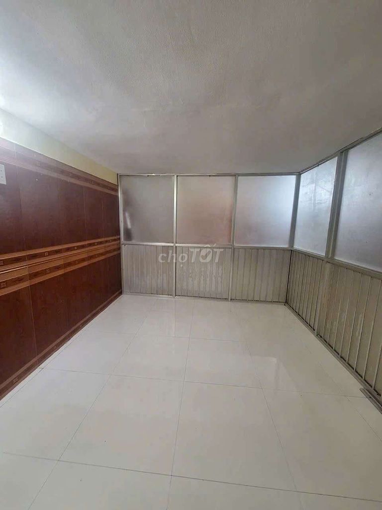 Trần Hưng Đạo-7.5-420 County. One back. Three bedrooms. Two clean toilets.