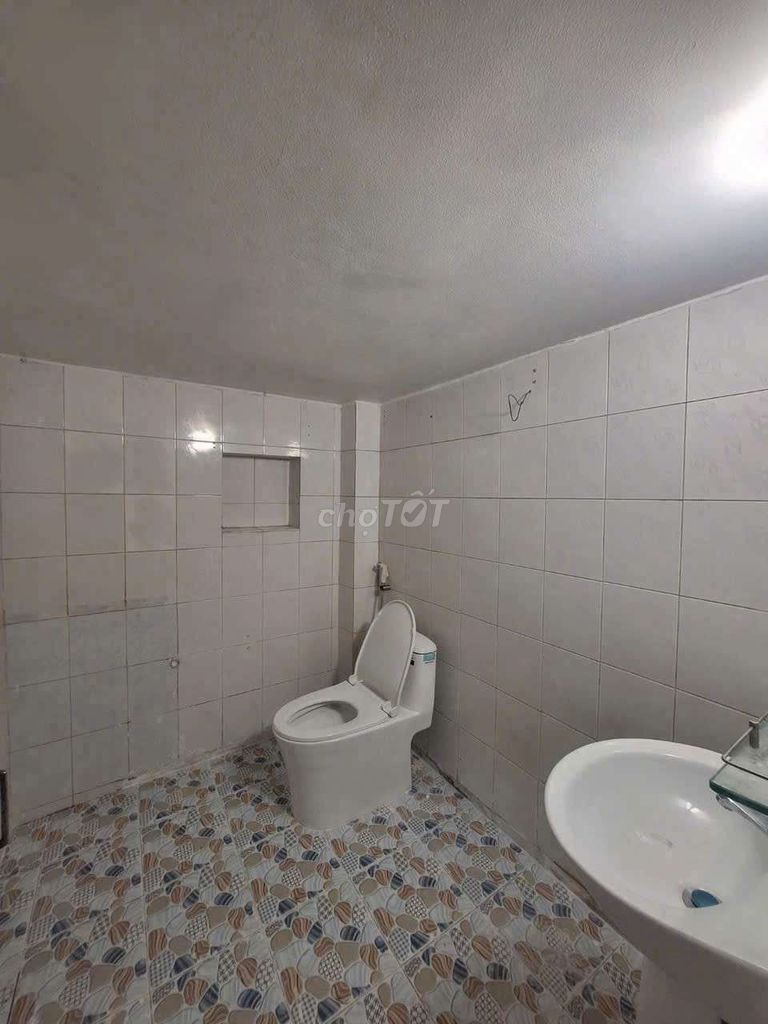 Trần Hưng Đạo-7.5-420 County. One back. Three bedrooms. Two clean toilets.
