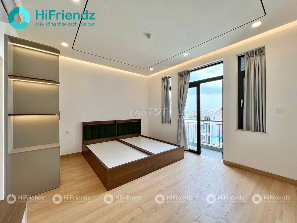 studio 4 X 35 meters with balcony, super open windows in the microettel building.