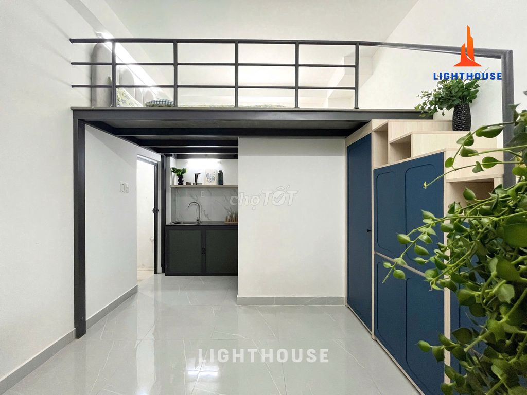 The whole positive interior is clean, secure - elevator