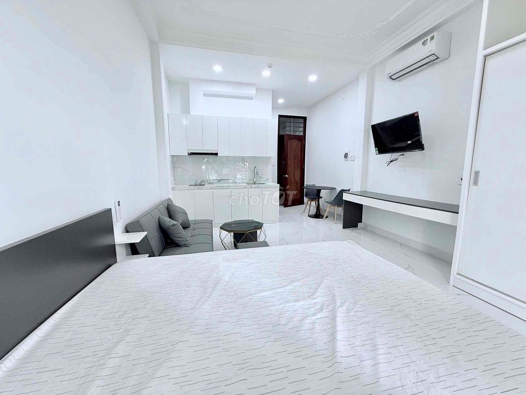 Open the 40-foot-wide bancol apartment, full comfort right here in District 3.