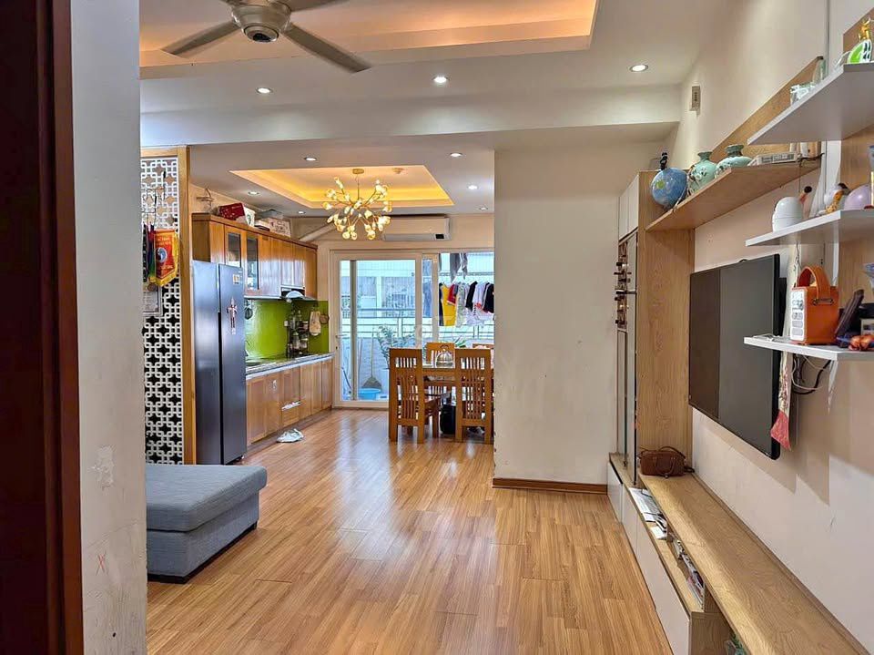 Valeo Đầm Sen residence, 318 Trịnh Đình Trọng -3 bedrooms cost 15 million a month.
