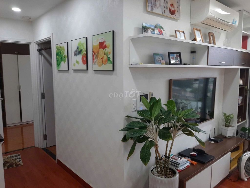 The right figure-- the right price-- Cộng Hòa Plaza, area: 100 meters two bedrooms, price: 14 million.