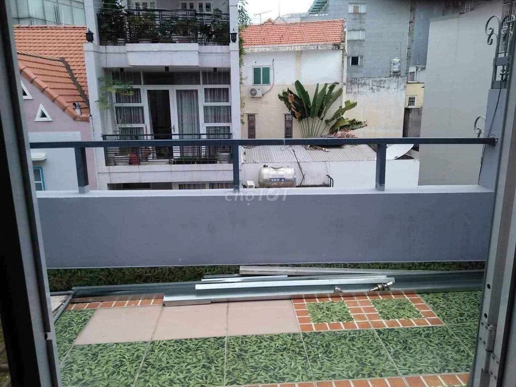 Rent a mini apartment 2 Bedrooms right on the Swiss CV, tsn airport