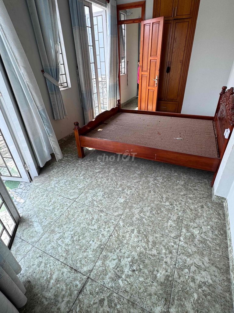 Rent the entire second floor - two bedrooms - 4 balcony - 1 toilet