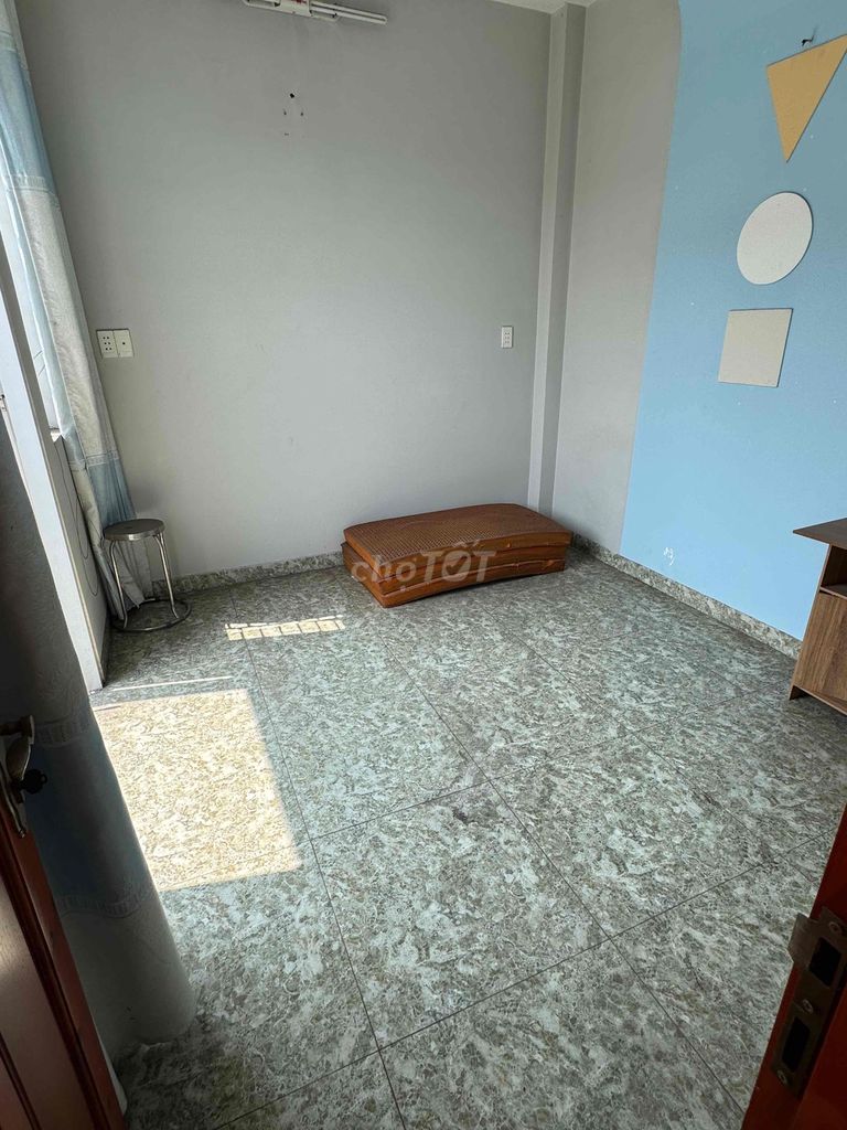 Rent the entire second floor - two bedrooms - 4 balcony - 1 toilet