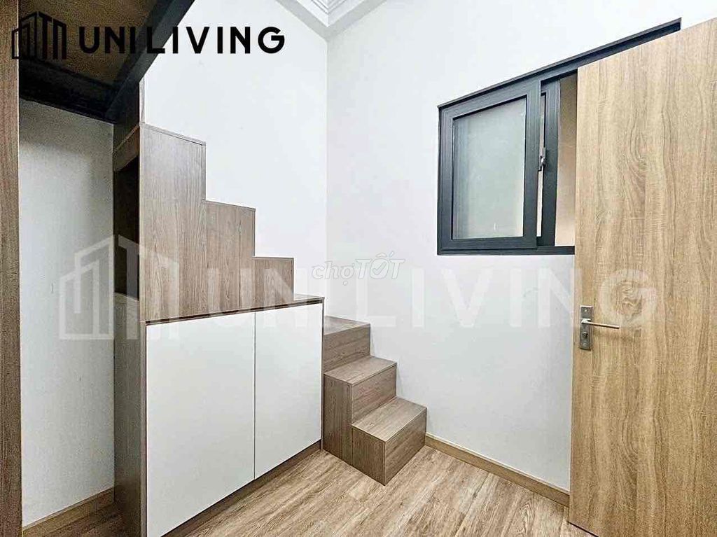 It's the owner who rents a full interior room - nearing the fall of profit.