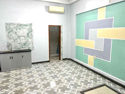 Rent the new room at the 18th round with District 12's captain.