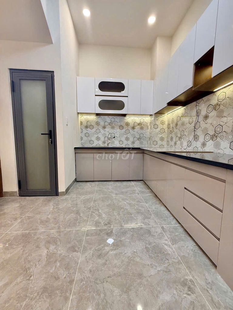 Need to rent an alley building. 54/3 A Đào Duy Anh-7*9 Q.Phú Nhuận