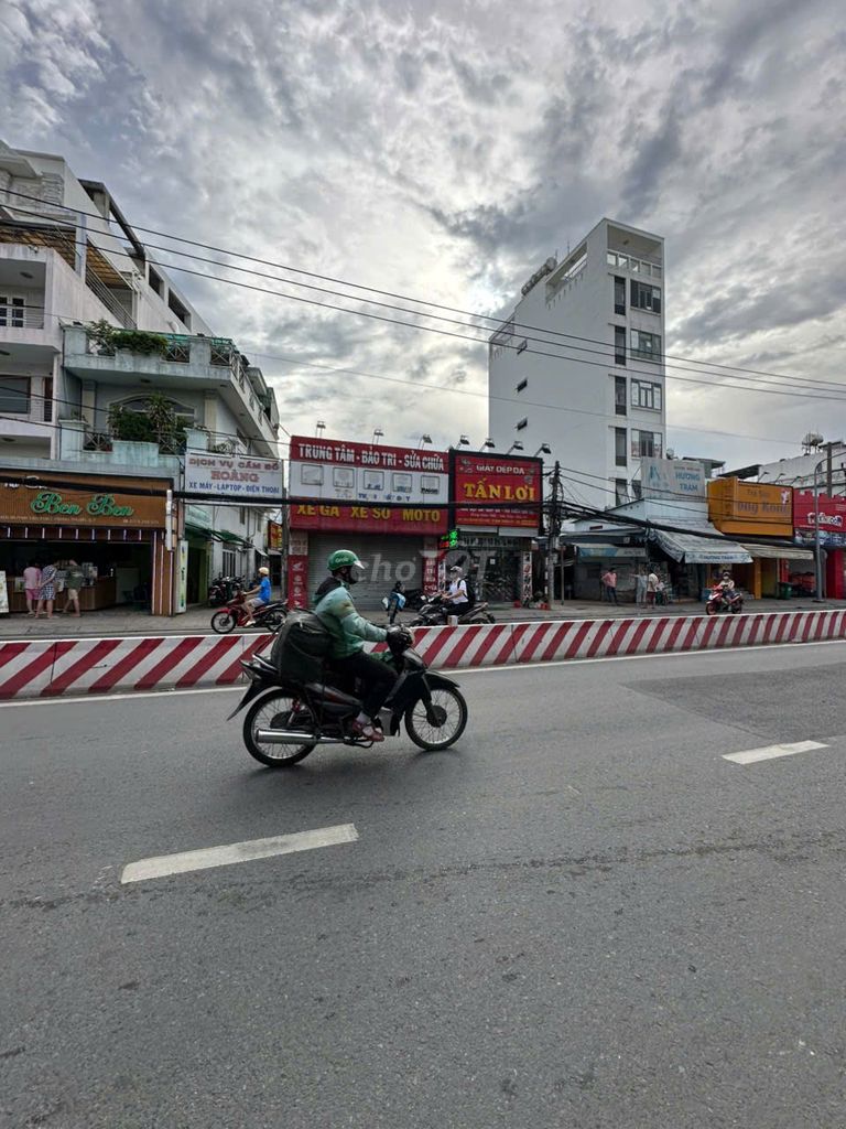Rent a Huỳnh Tấn Phát District 7. area: 6 x36 meters. It's 234 square meters at 70 million.