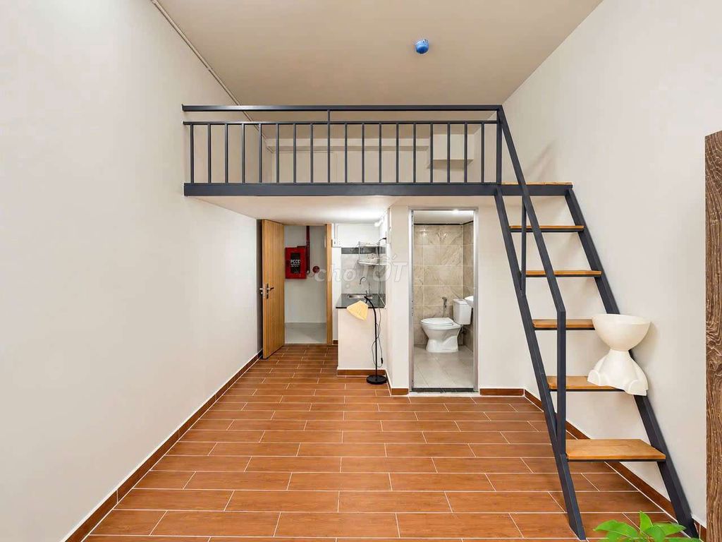 Dropped by 1 million -- renting a large, cheap window room in District 12 garden.