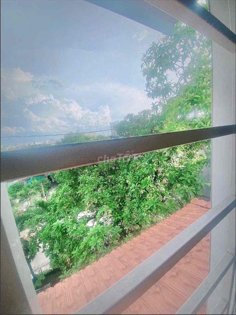 The mini 1.7 million hotel room is standing in air-scold air shelves.