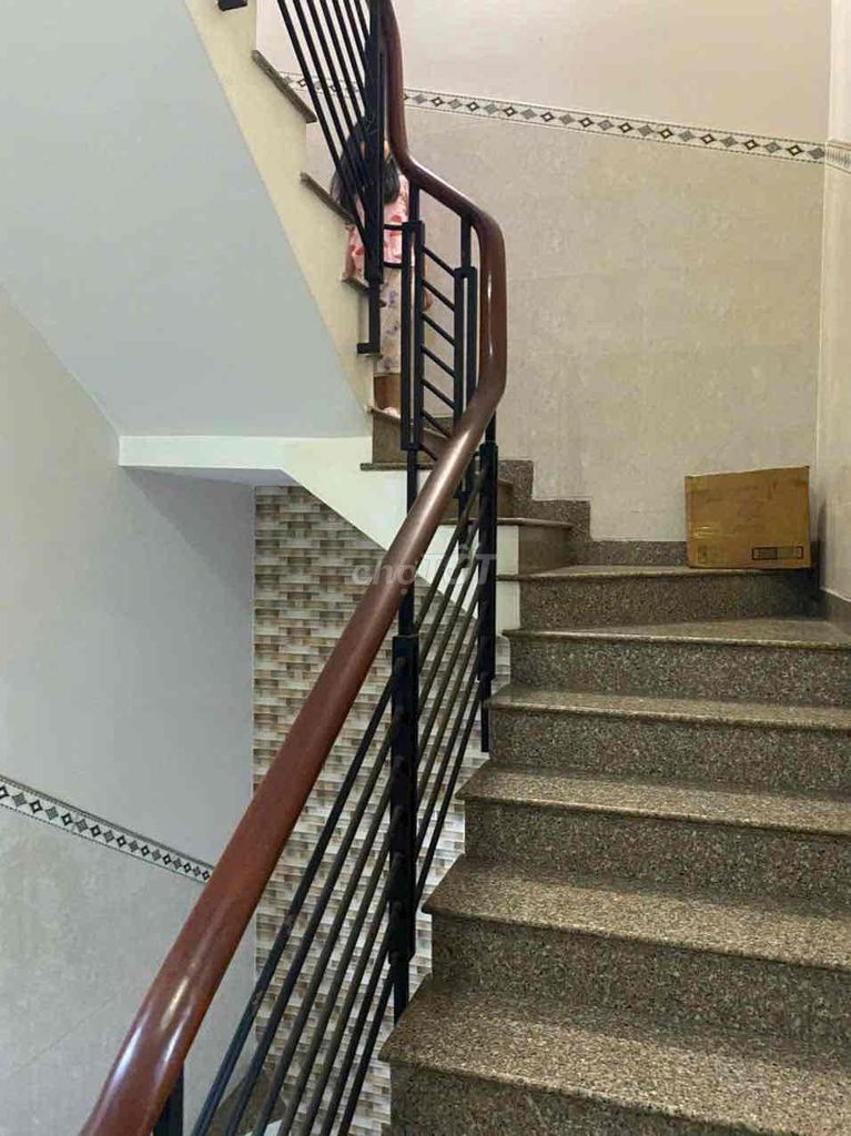 Rent three floors as a house service 15th street front at the New Turtle's Market