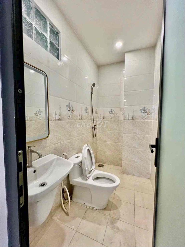 Let's rent a house that's 100 percent built.