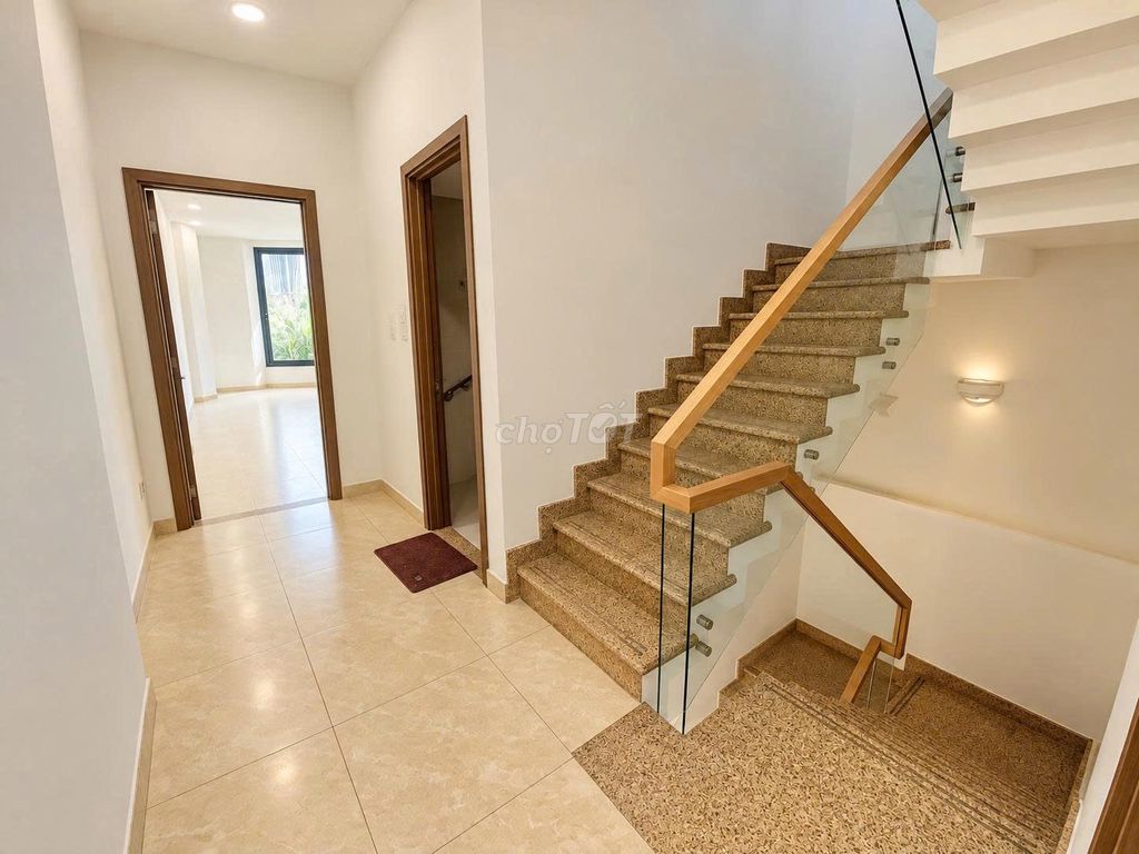 Rent 25 Cư Xá Trần Quang Diệu, District 3 – 5 floors, 65 million.