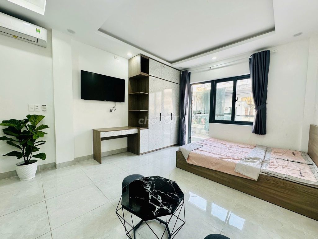 The studio - a bedroom right near the corner of the blue line, the empty park.