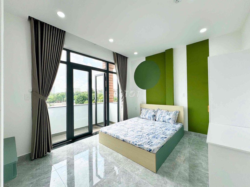 One bedroom empty - Full interior - elevator - heavy light
