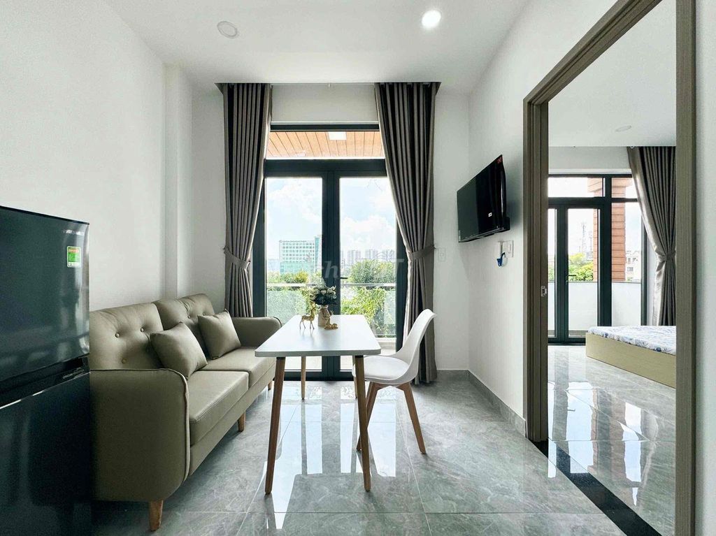One bedroom empty - Full interior - elevator - heavy light