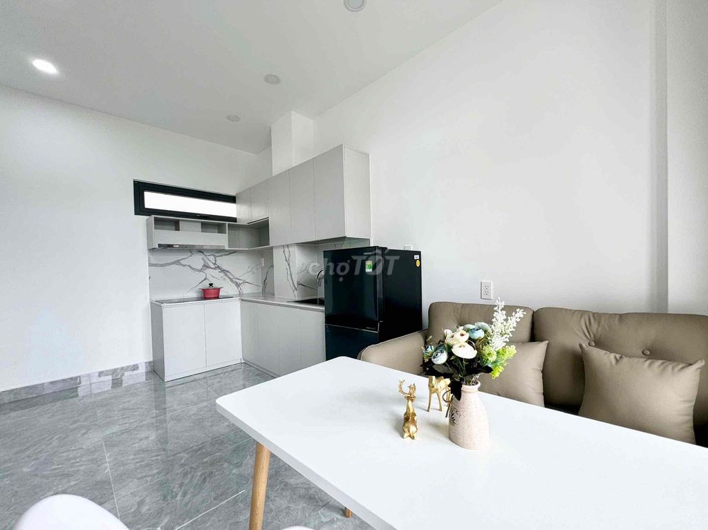 One bedroom empty - Full interior - elevator - heavy light