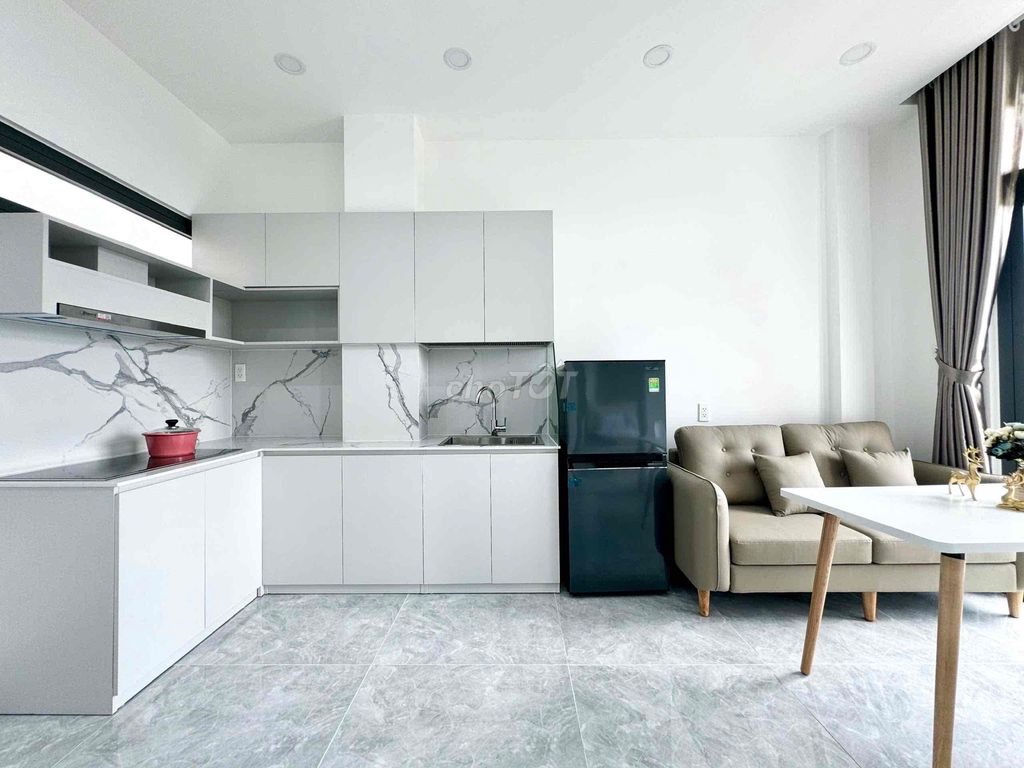 One bedroom empty - Full interior - elevator - heavy light