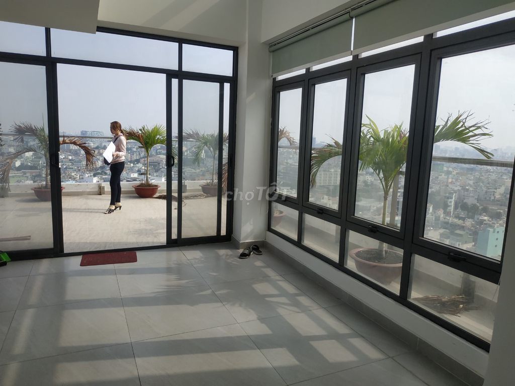Rent Penthouse Bảy Hiền Tower, area 188 meters2, 4 bedrooms, 4 toilets, 17 million