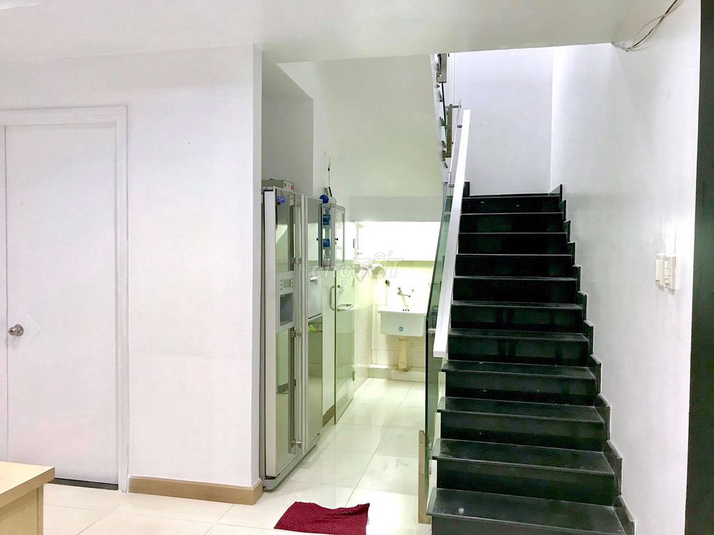 It's the owner of renting the 180 M2. (4 bedroom - 3 toilets) central plaza