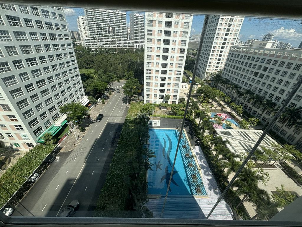 Rent Happy Valley 100 meters2, 2 N view of the top-high pool