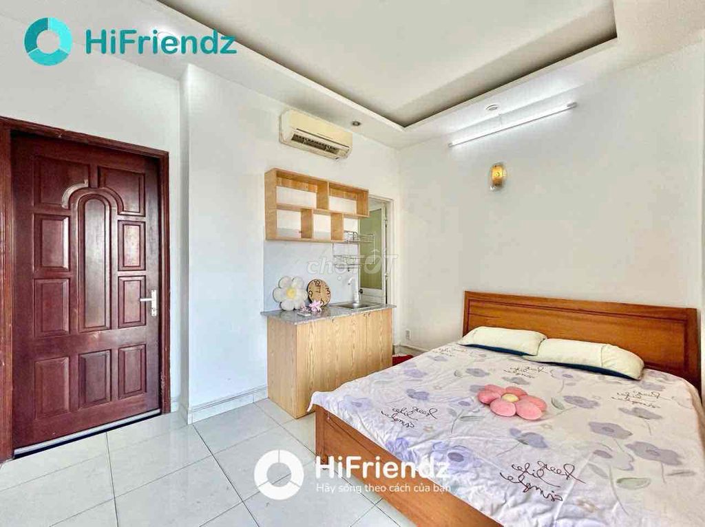 Rent the balcony full interior near the fourth level of lotion.