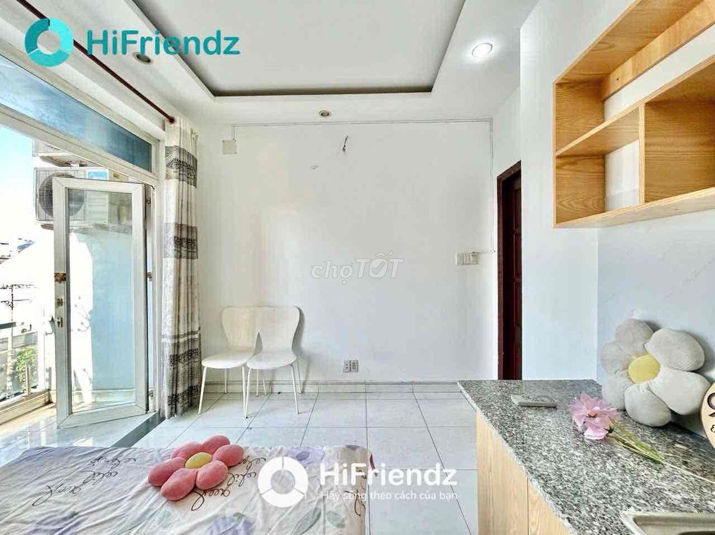 Rent the balcony full interior near the fourth level of lotion.