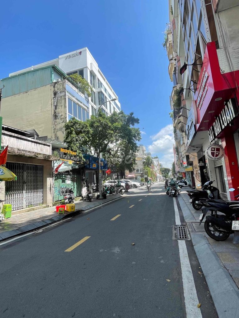 Rent 140 m. Nguyễn Văn Thủ, District 1.
