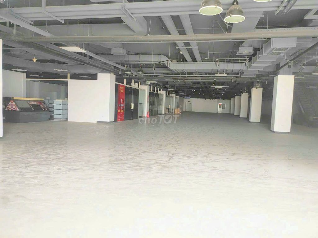 mbkd Phạm Văn Chí 2000 m2 right into the mine now