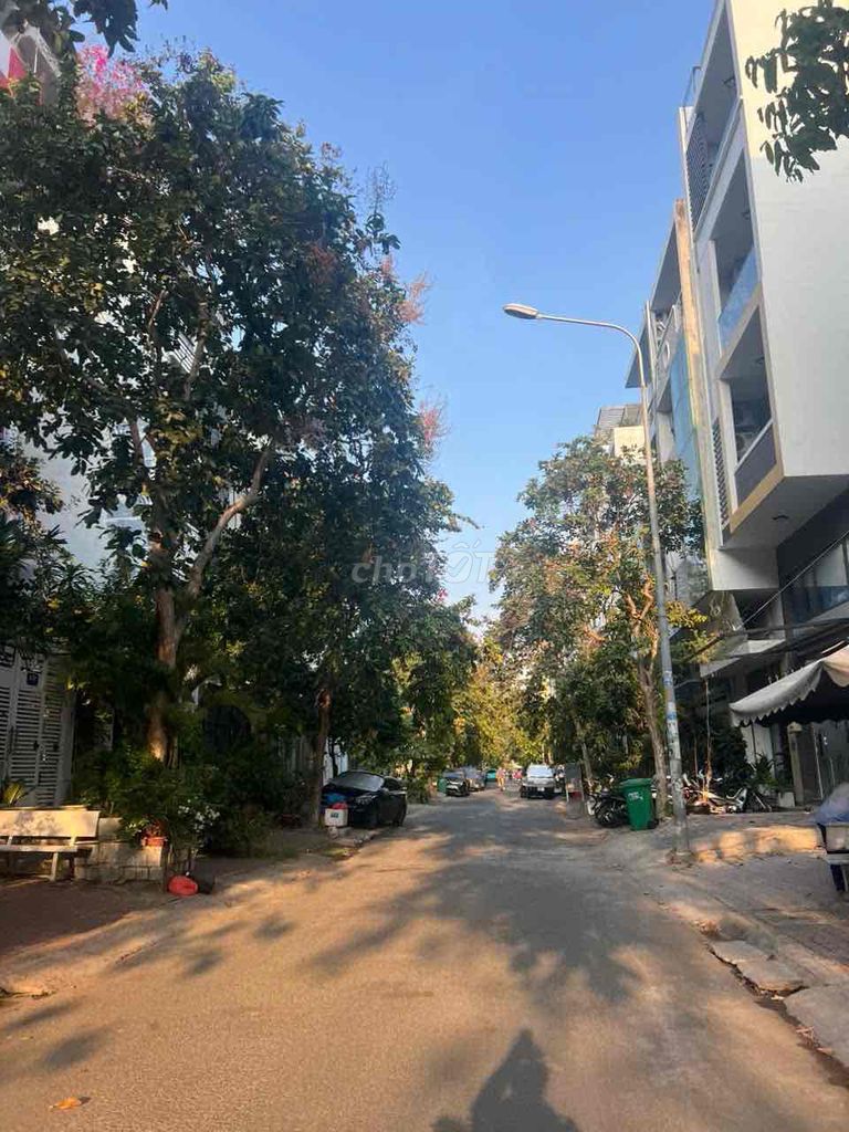 Let's rent 5 x 25 meters, 4 floor 7th floor Long Trần Trọng Cung, District 7