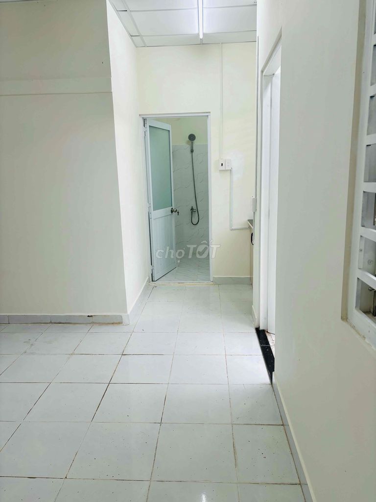Service apartment behind Gimboall, free-to-go.