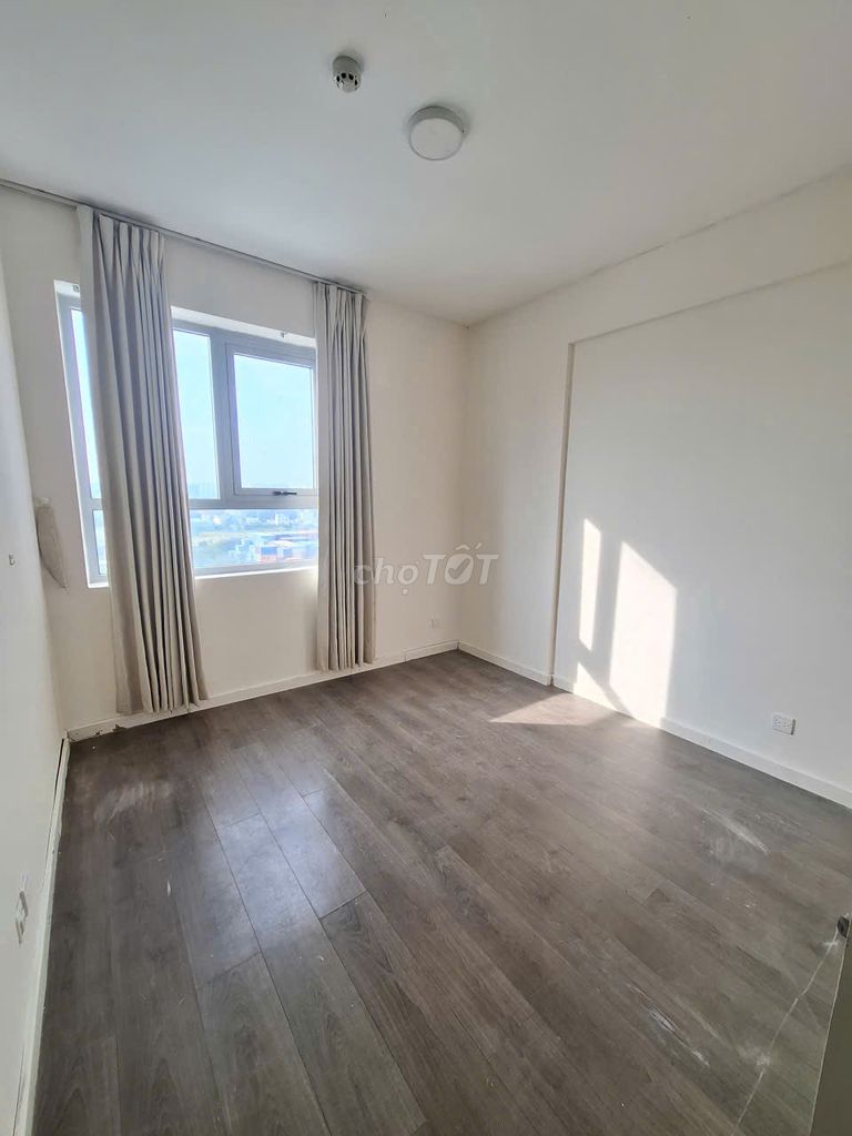 We're renting LuxGarden 3 empty bedrooms for 9 million and 500.